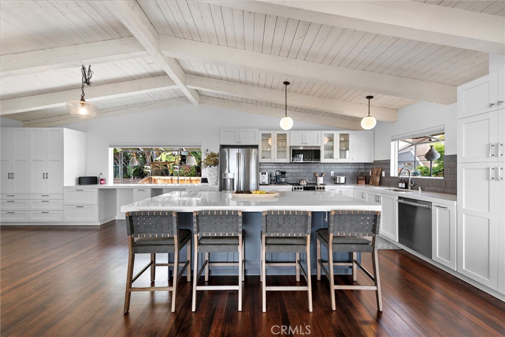 25211 La Cresta Drive