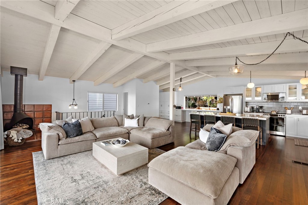 25211 La Cresta Drive