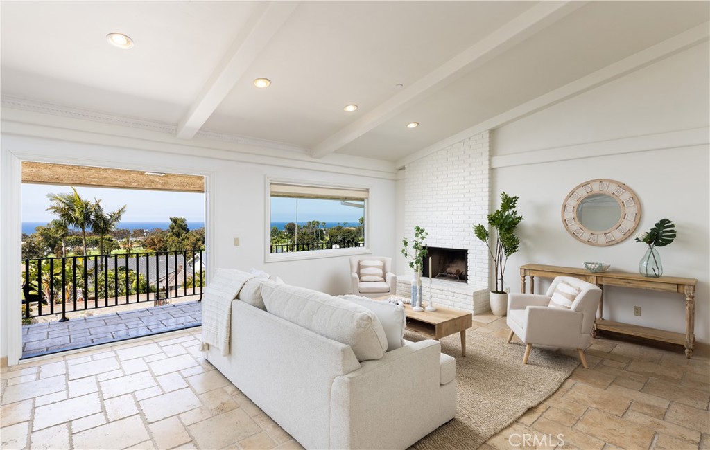 318 Avenida Costanso