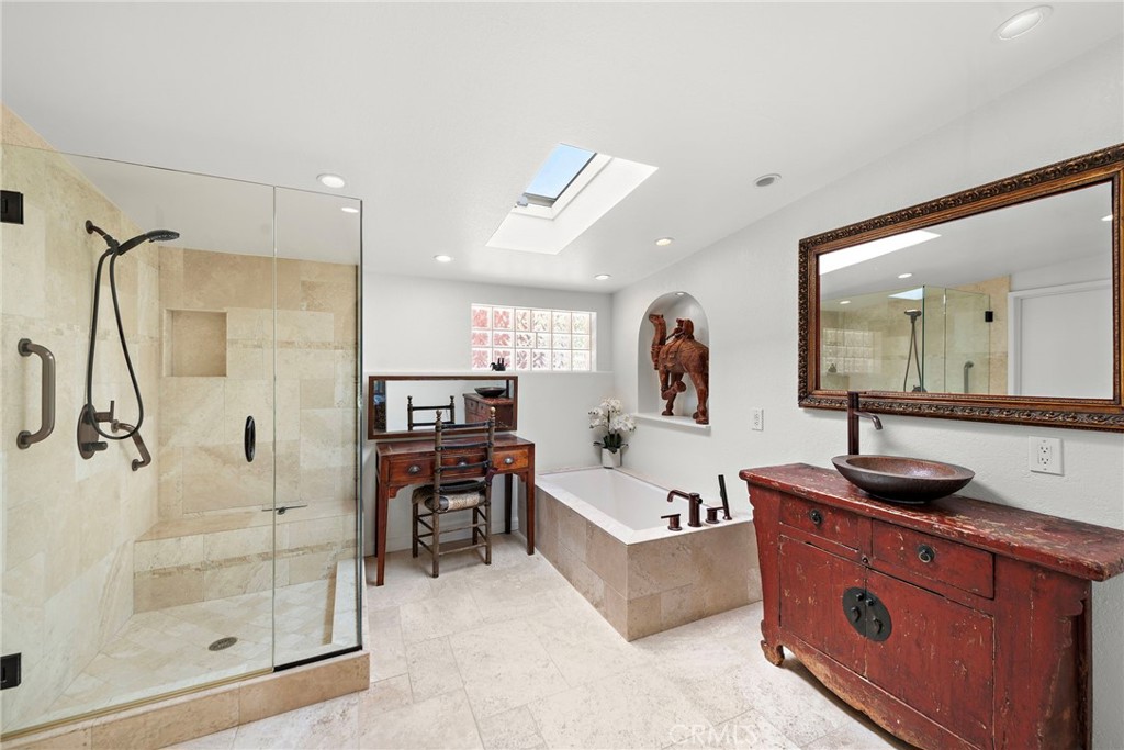 28751 Top Of The World