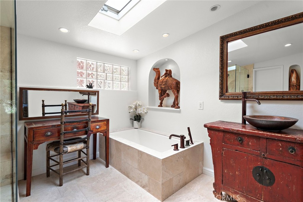 28751 Top Of The World