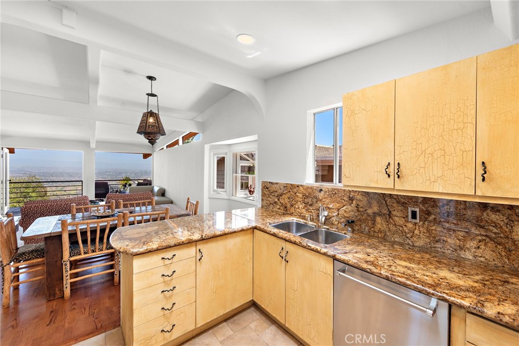 28751 Top Of The World