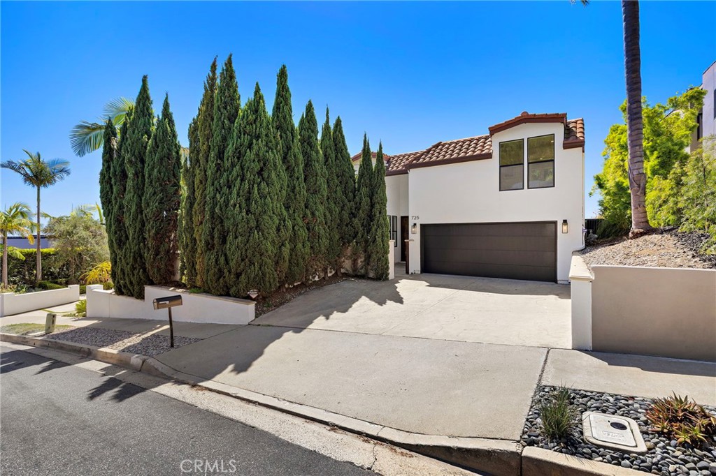 725 Balboa Avenue