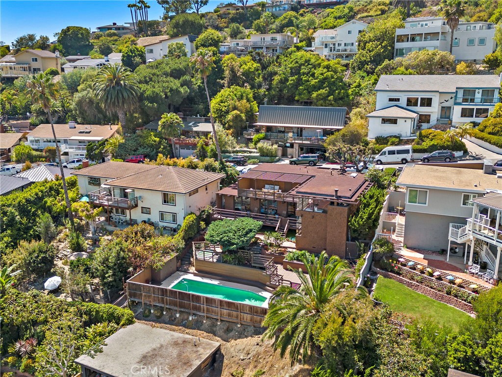 1375 Cerritos