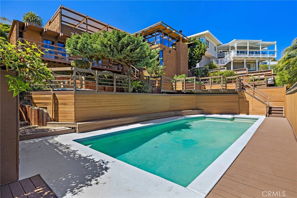 1375 Cerritos