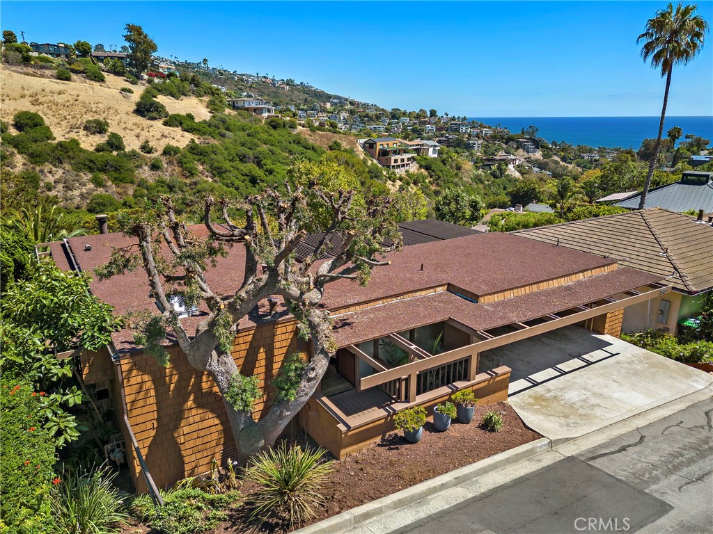 1375 Cerritos