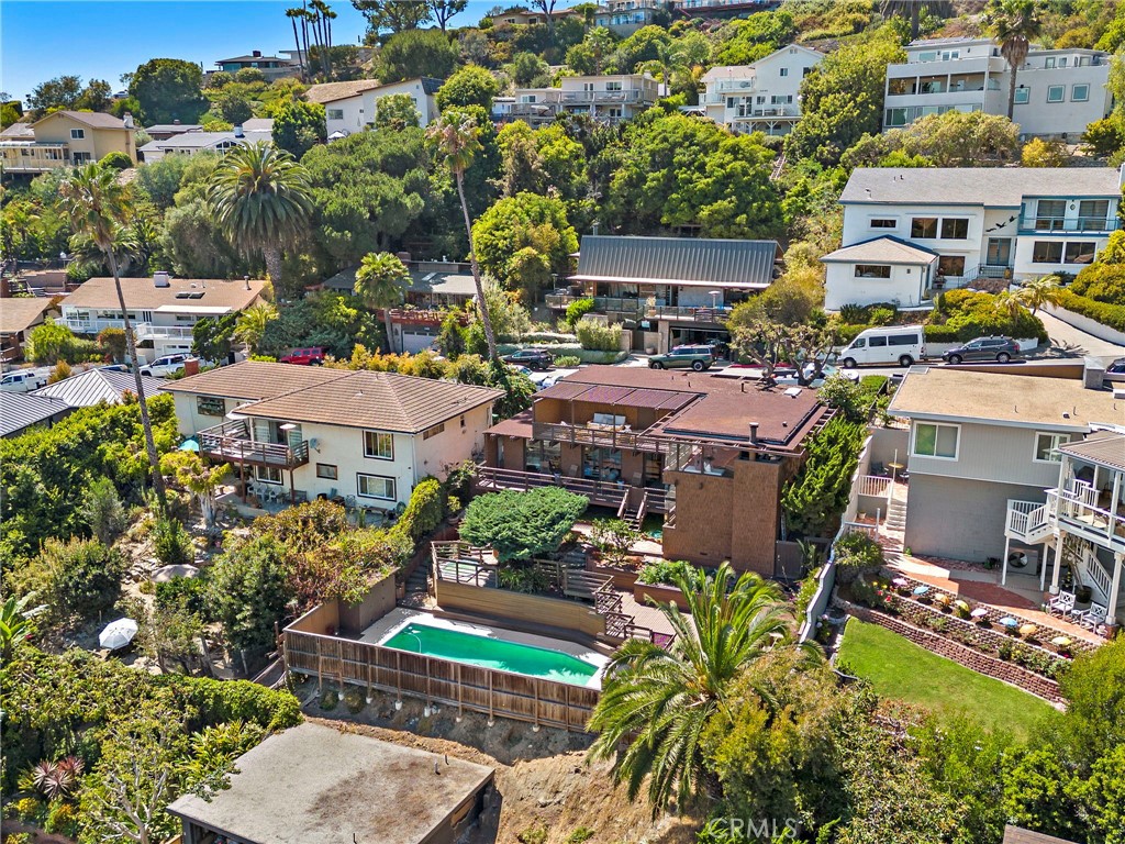 1375 Cerritos