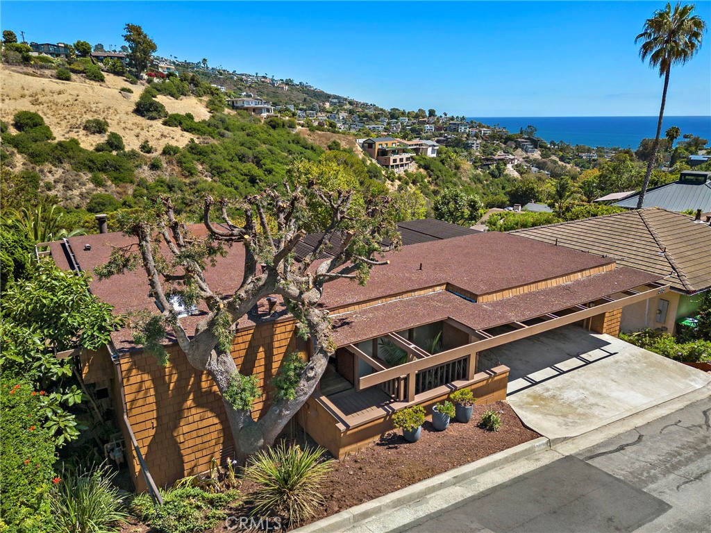 1375 Cerritos