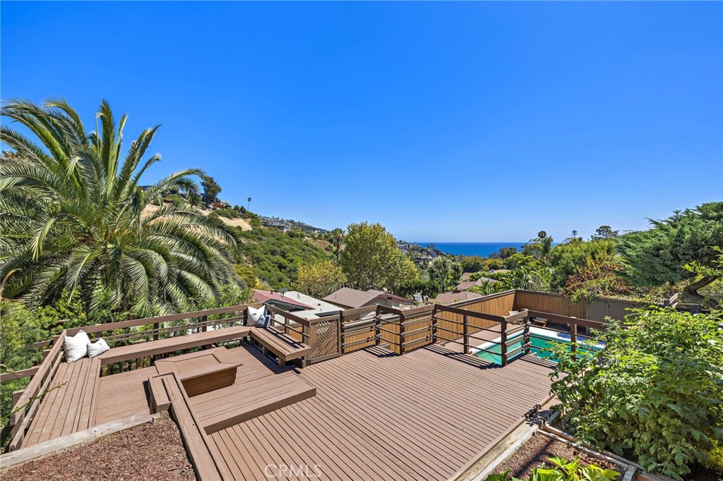 1375 Cerritos