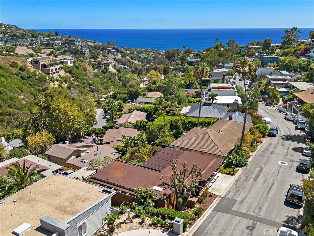 1375 Cerritos