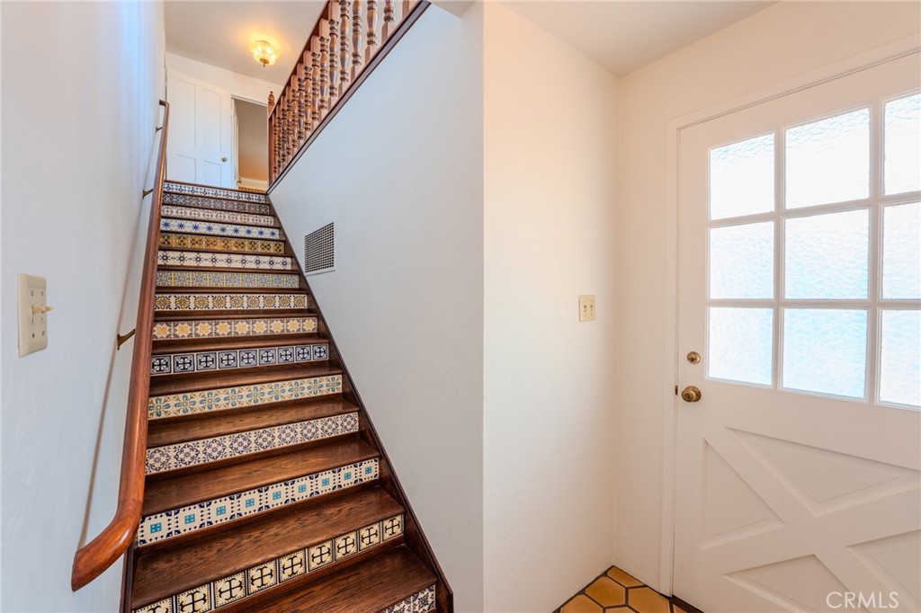 219 W Esplanade