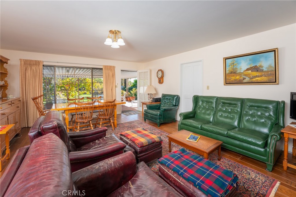 219 W Esplanade