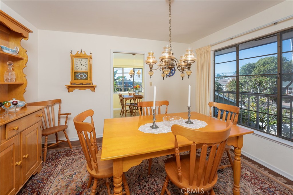 219 W Esplanade