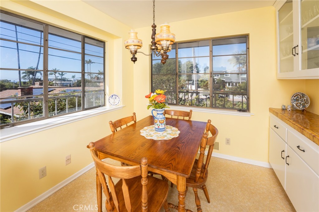 219 W Esplanade