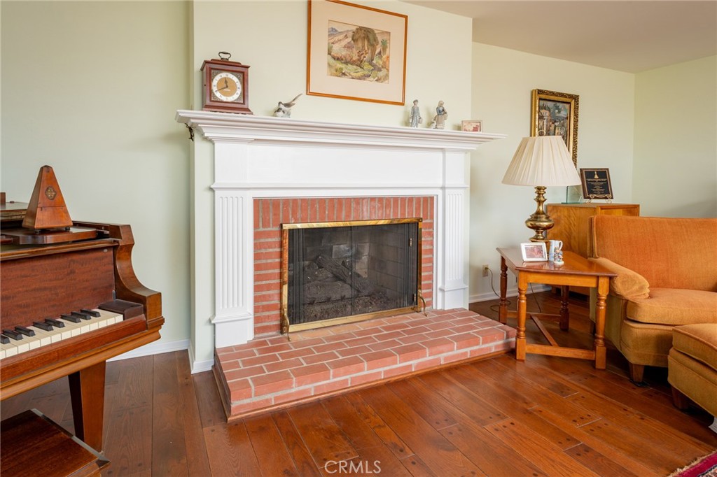 219 W Esplanade