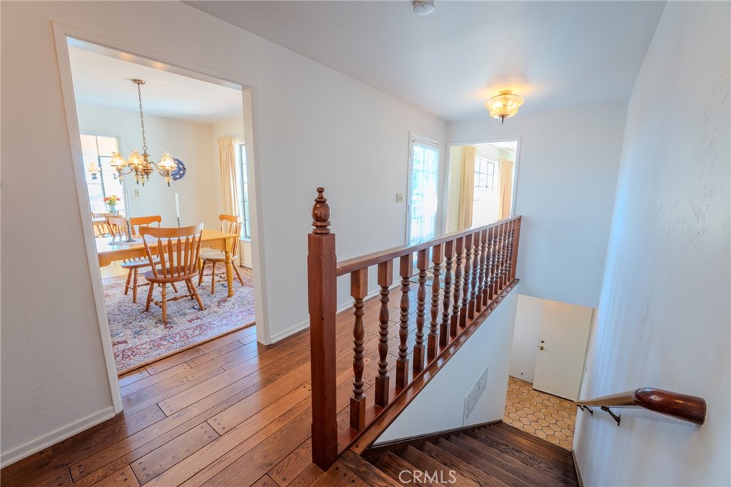 219 W Esplanade