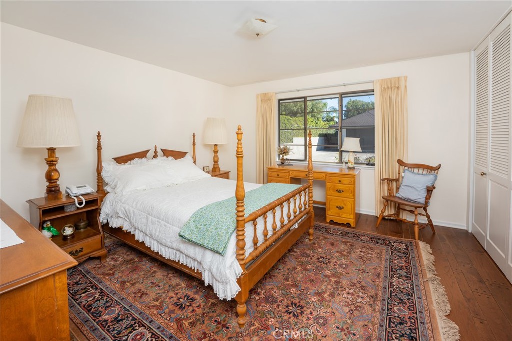 219 W Esplanade
