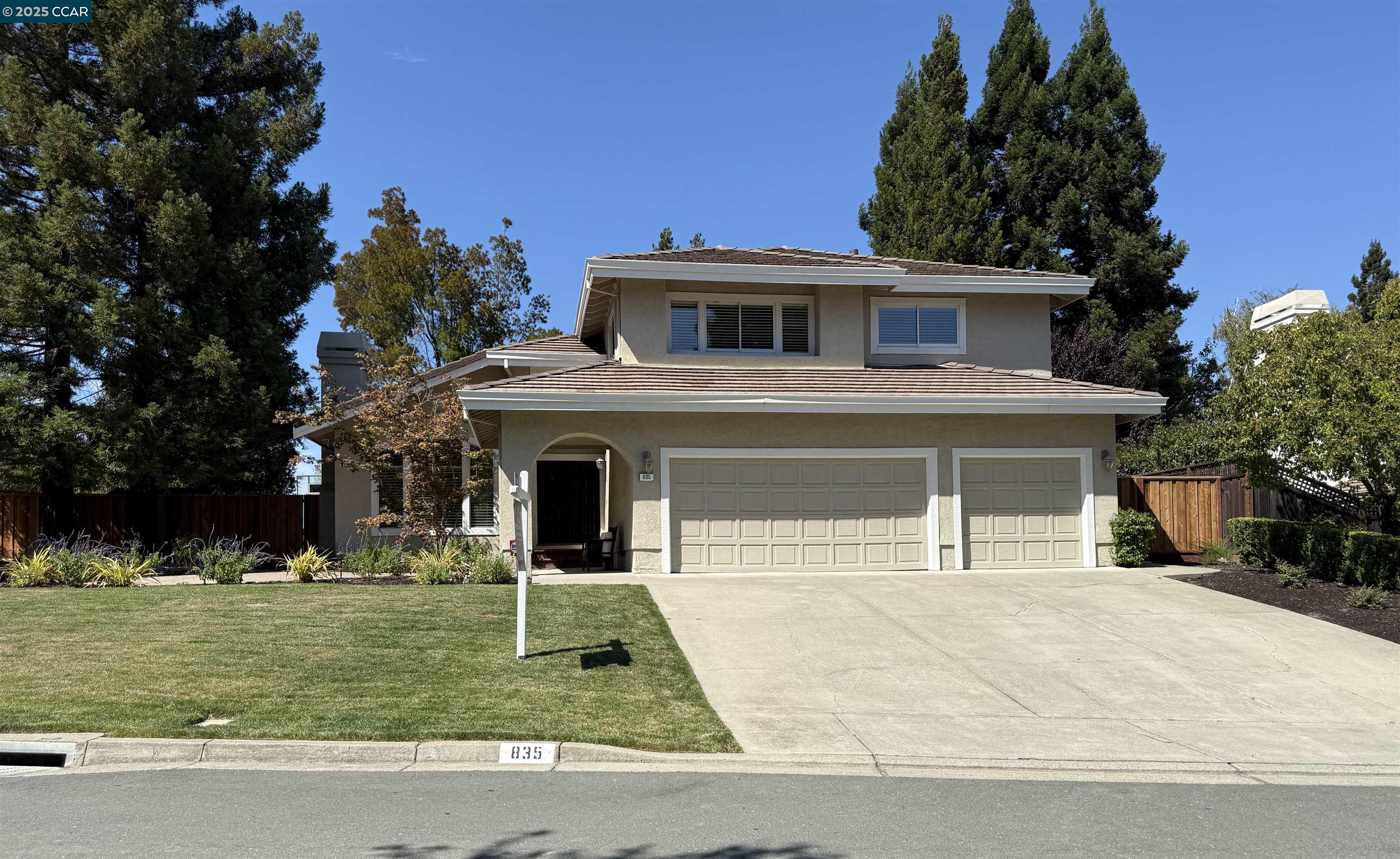 835 Hidden Pond Ct
