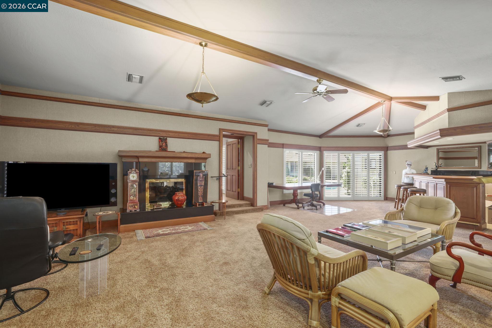 738 Mandarin Ln