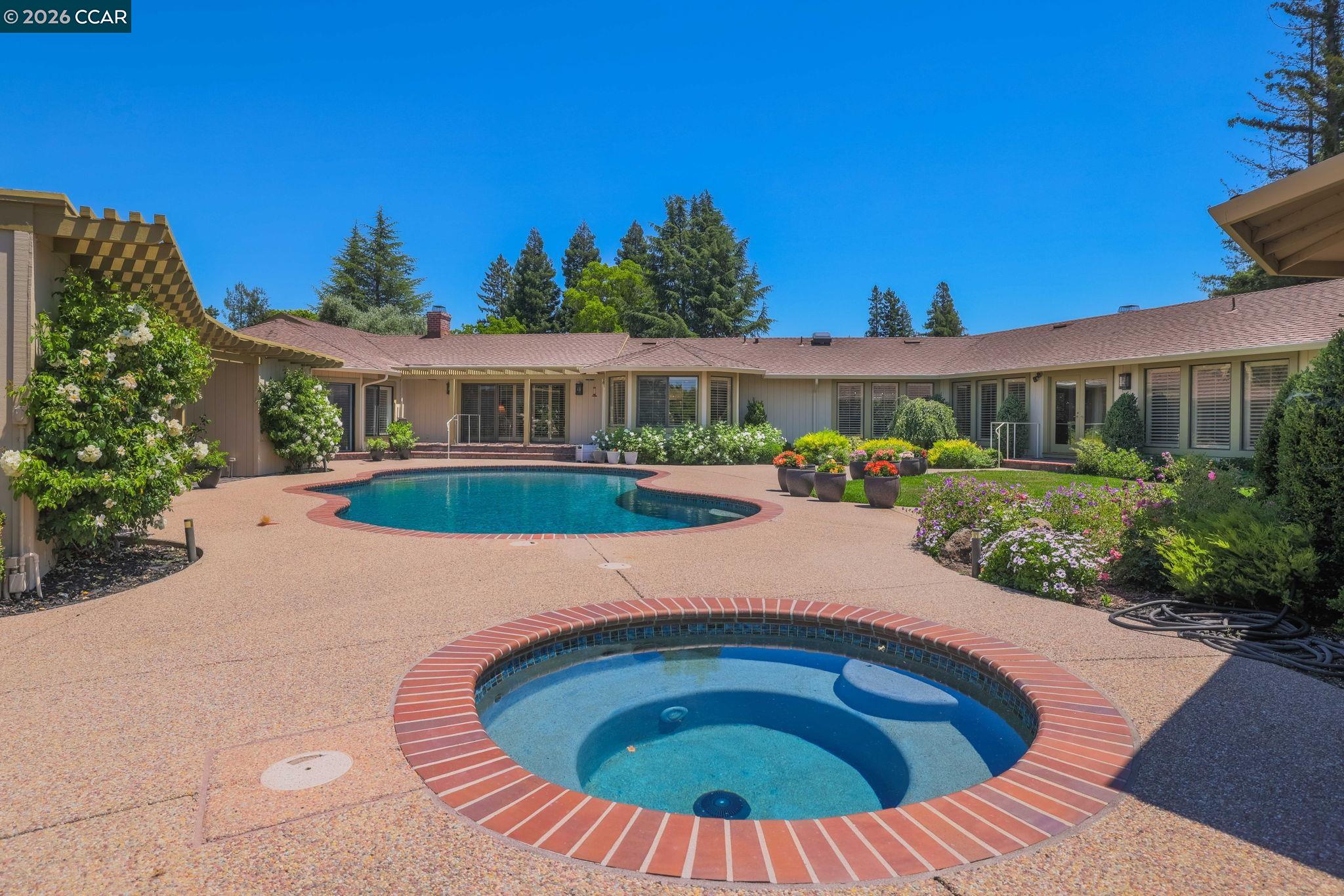 738 Mandarin Ln