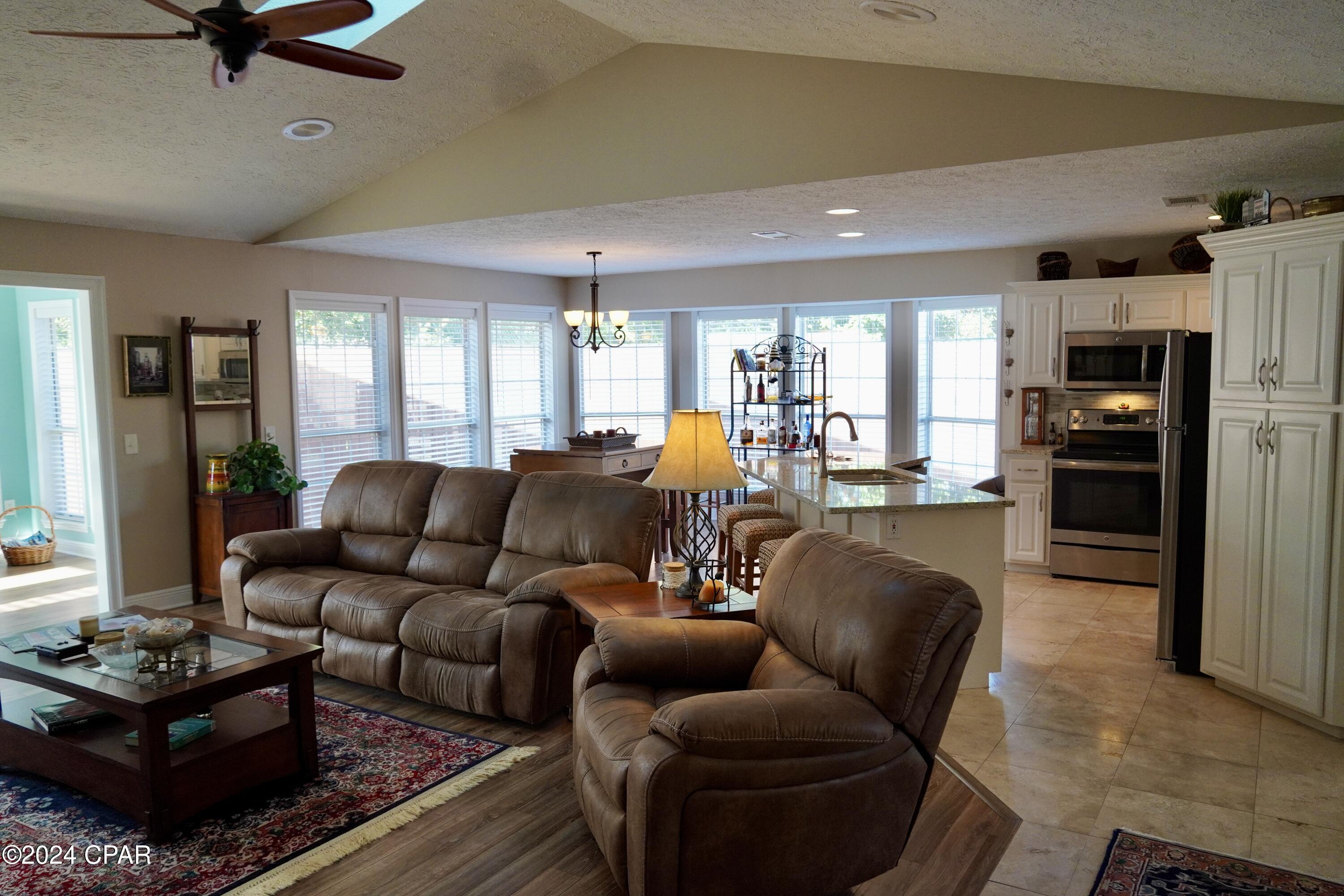 22112 Sunnyside Lane