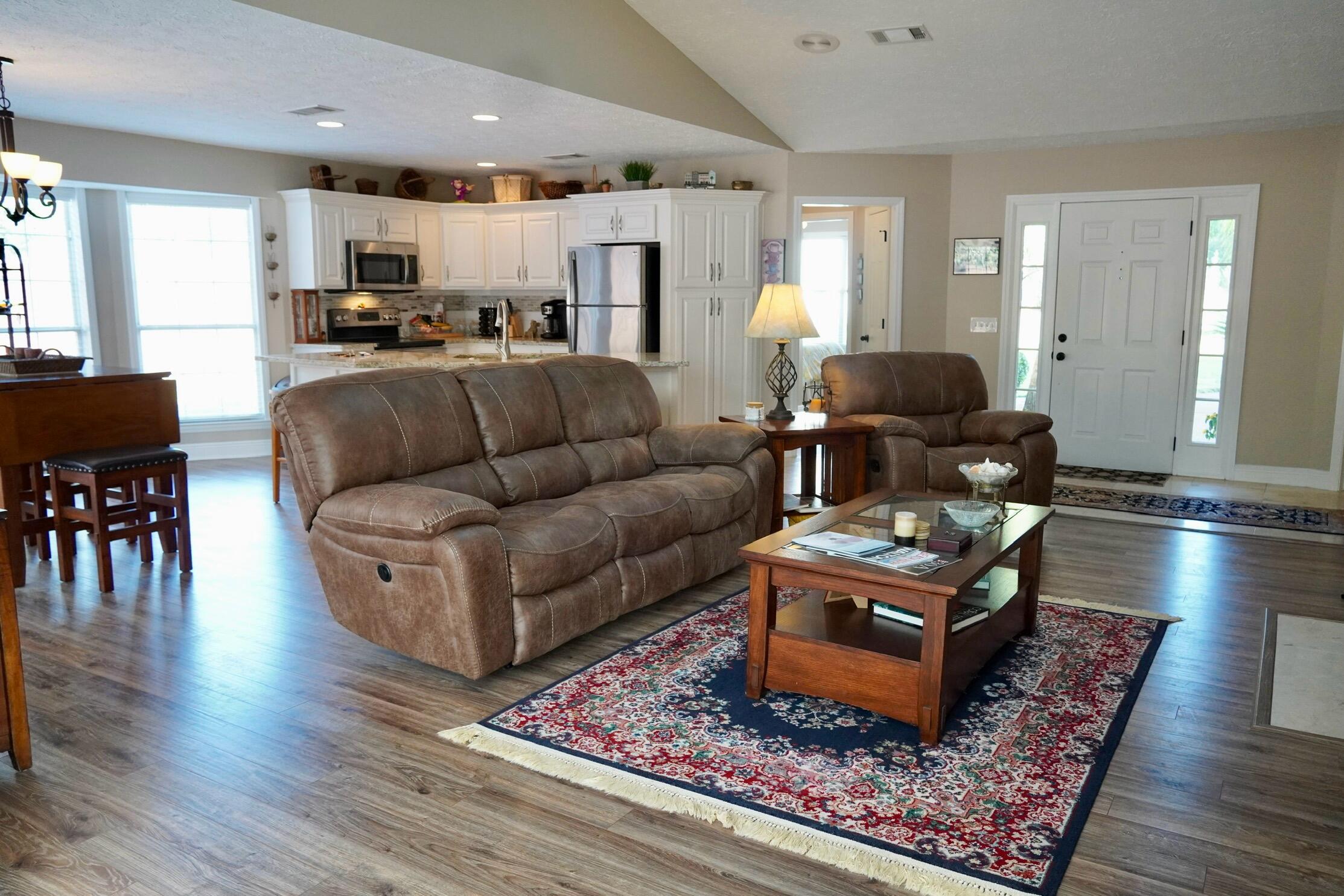 22112 Sunnyside Lane