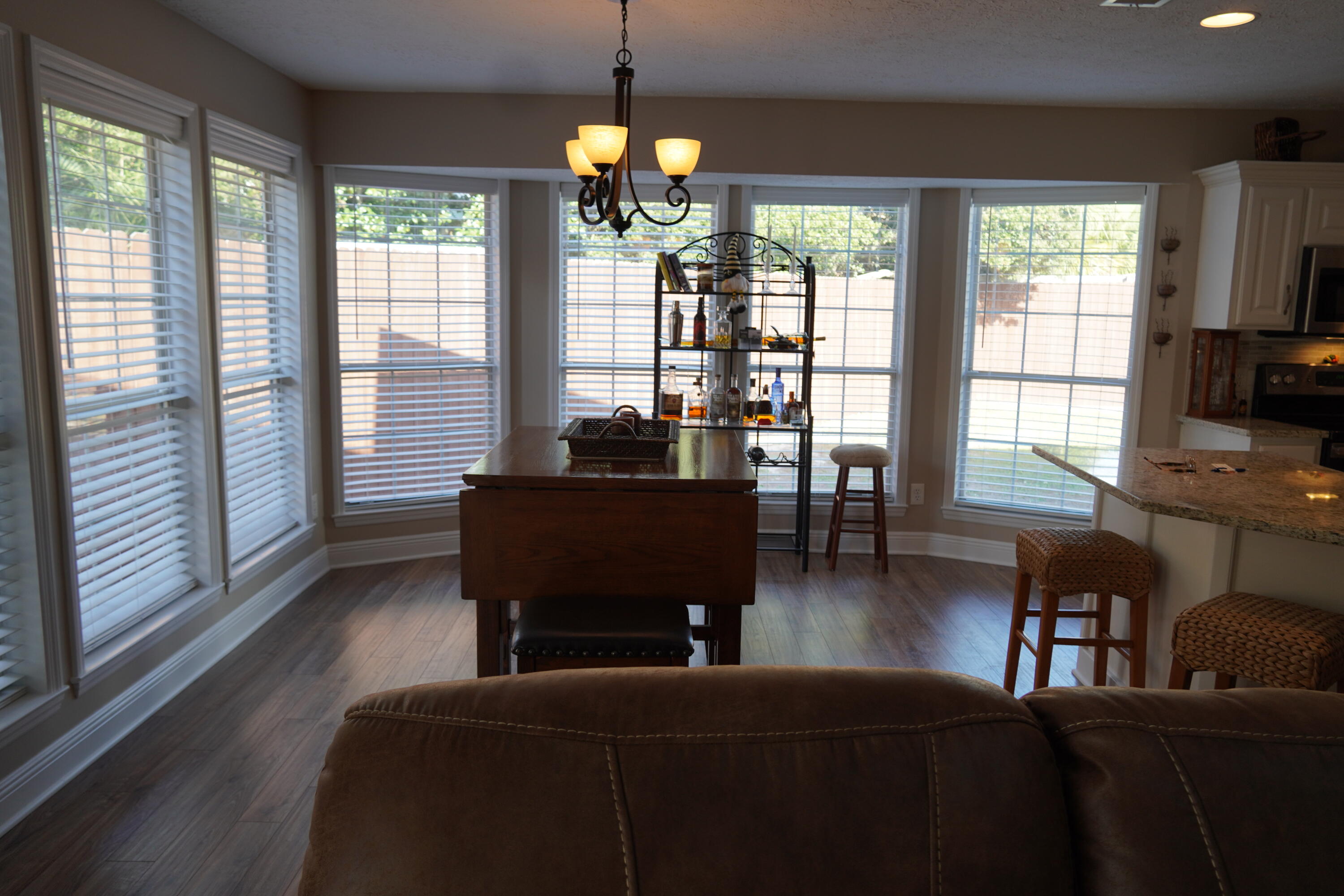 22112 Sunnyside Lane