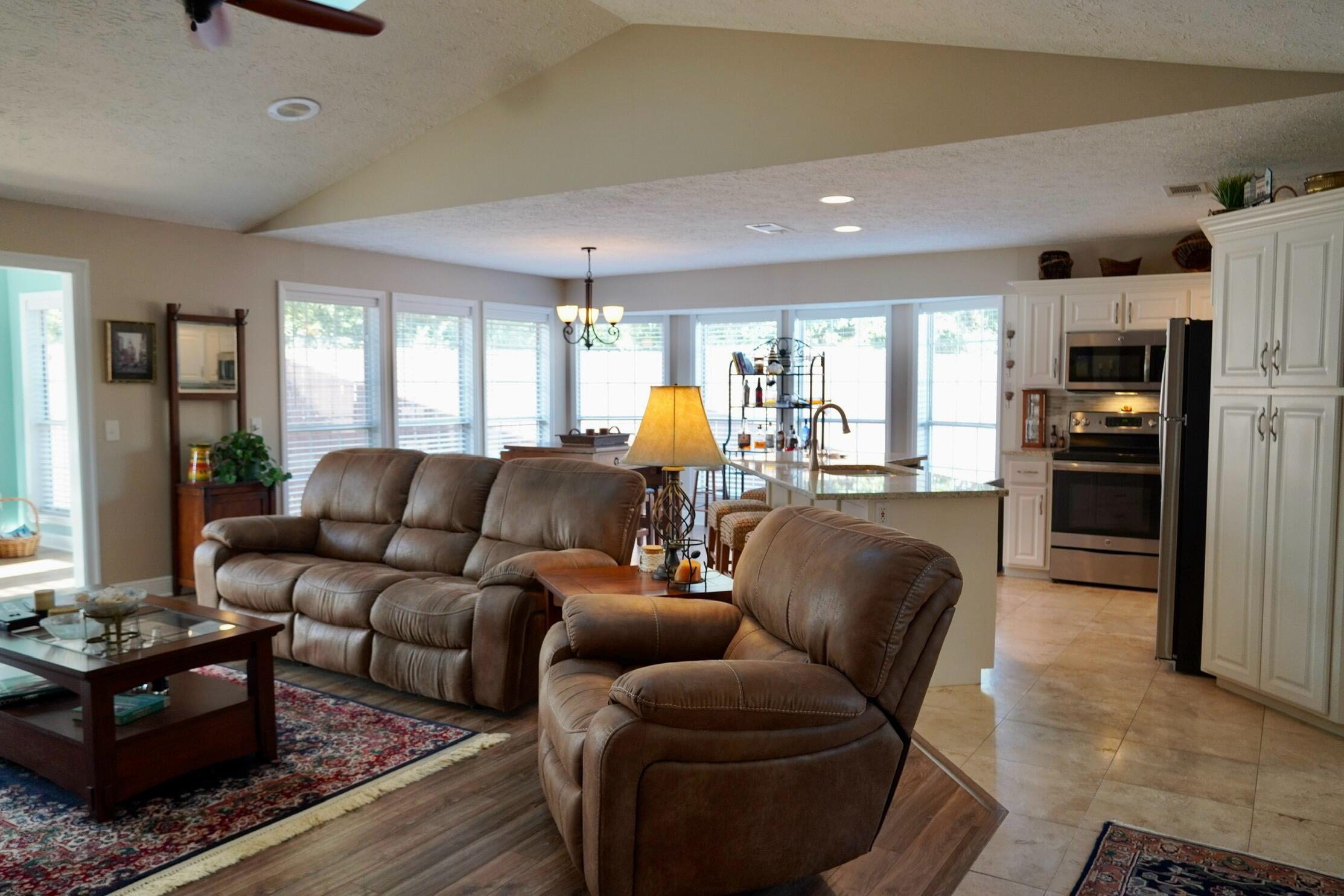 22112 Sunnyside Lane