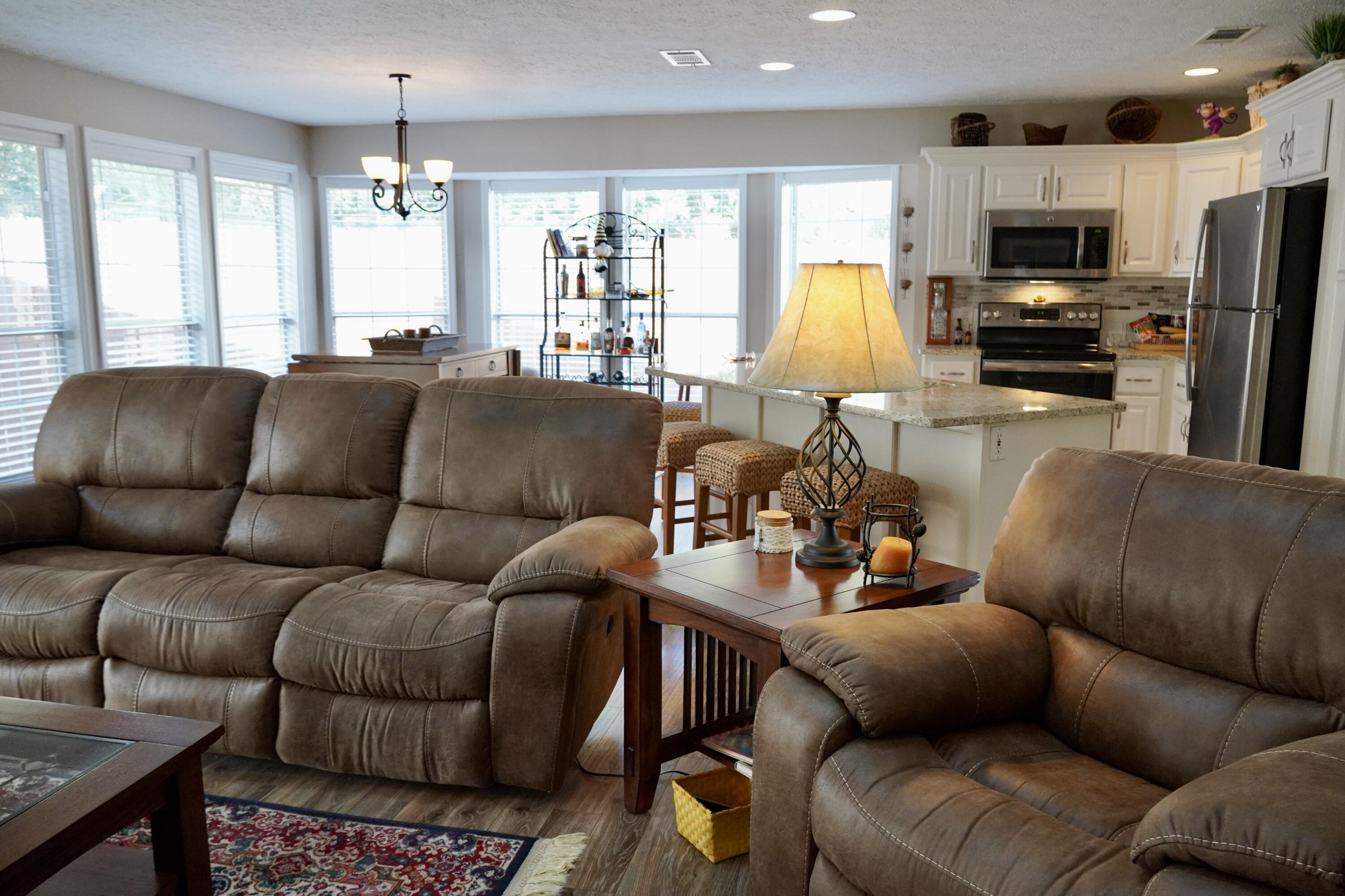 22112 Sunnyside Lane