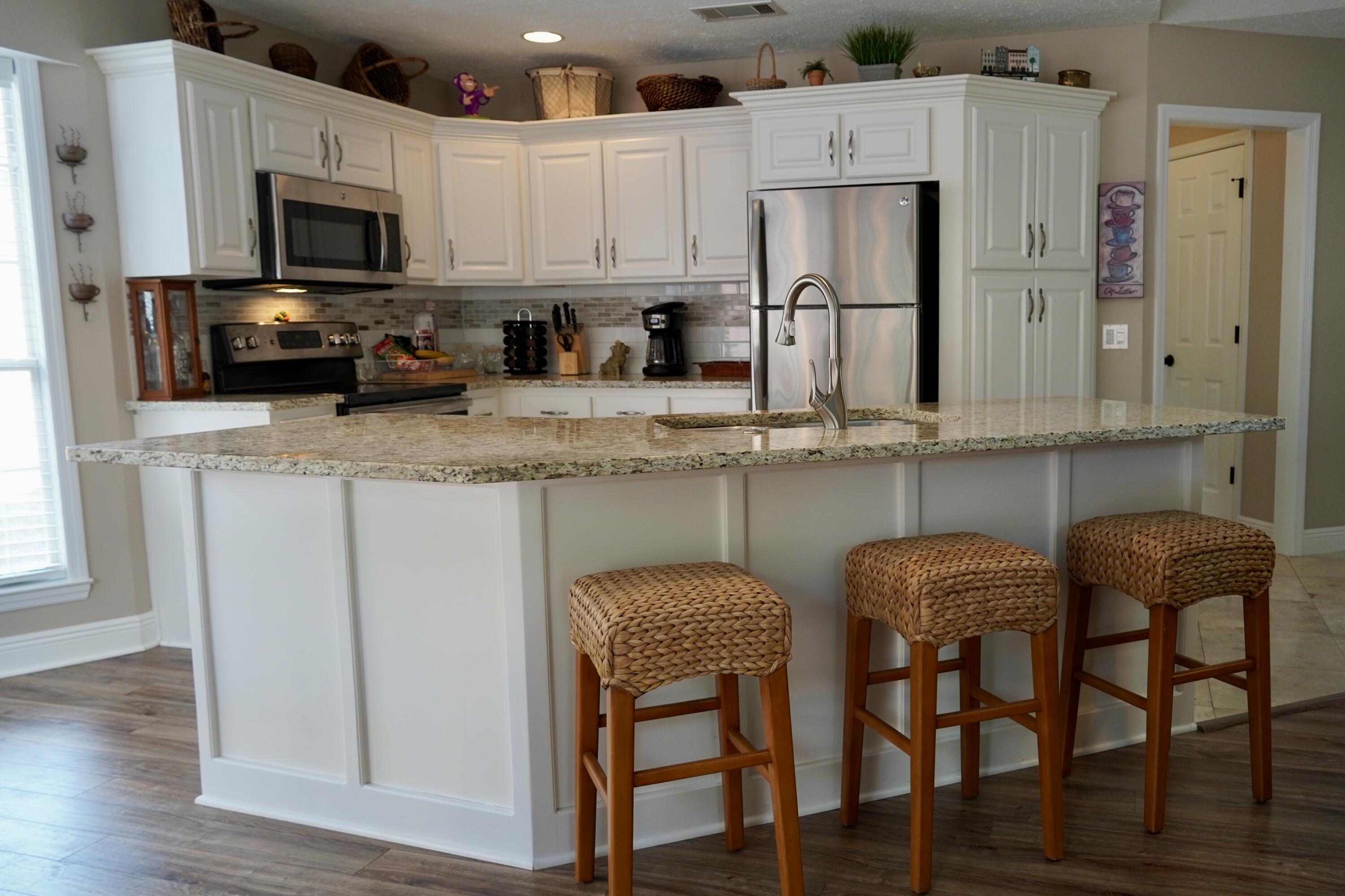 22112 Sunnyside Lane
