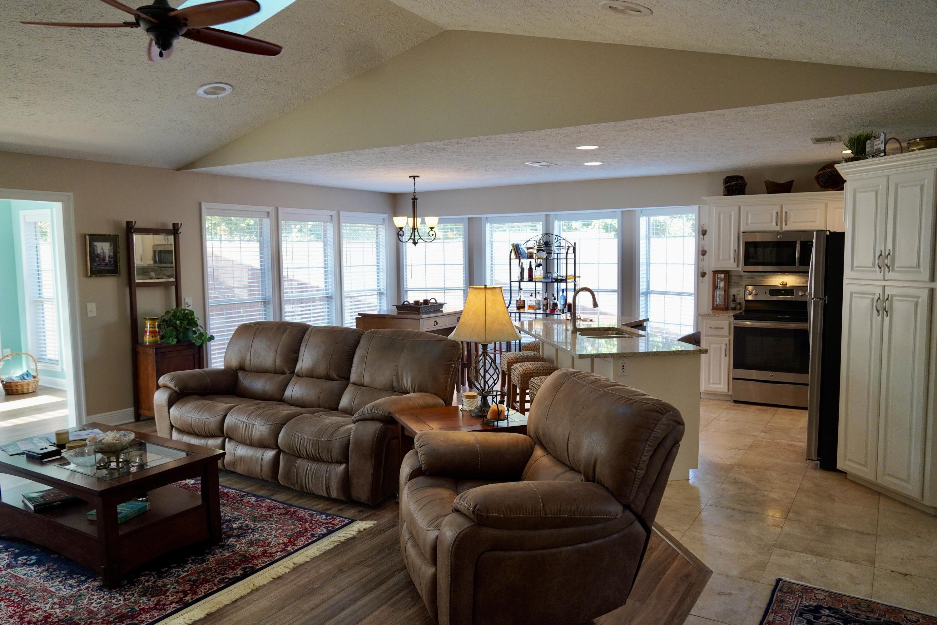 22112 Sunnyside Lane