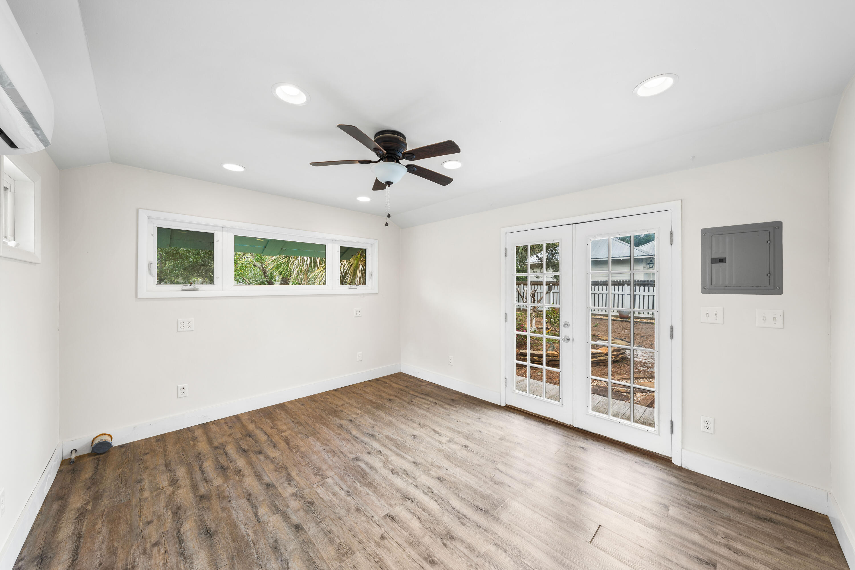 281 Seabreeze Circle