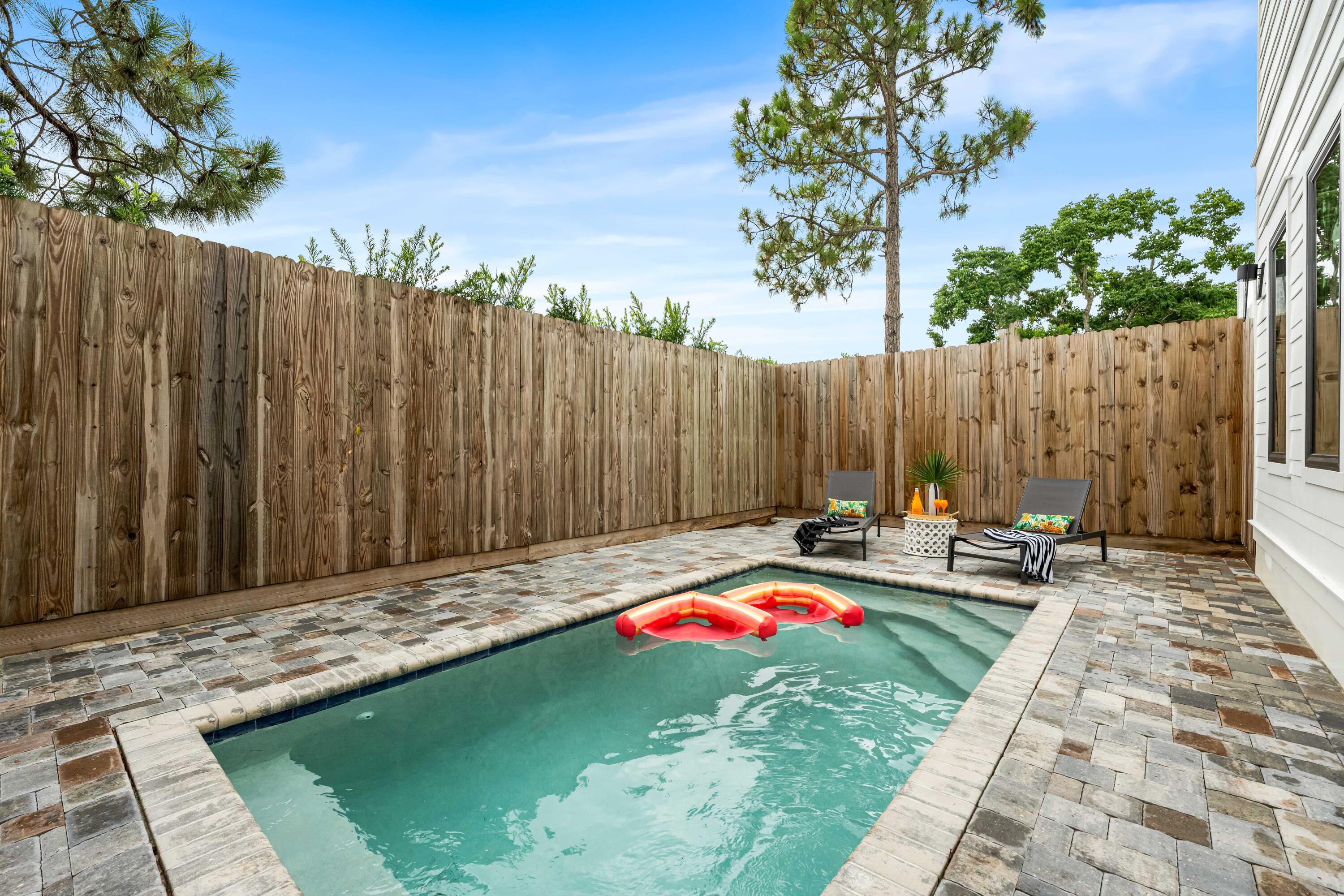 318 El Prado Place