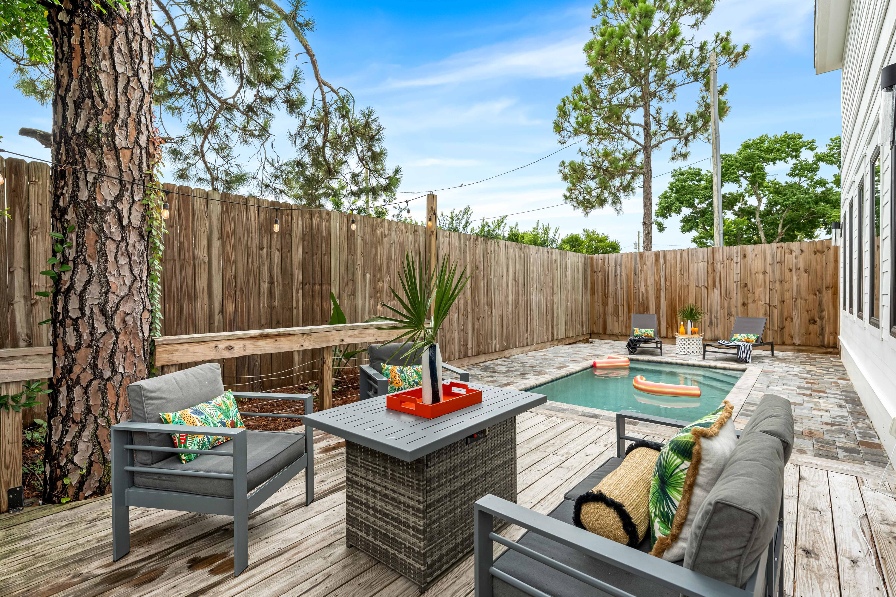 318 El Prado Place