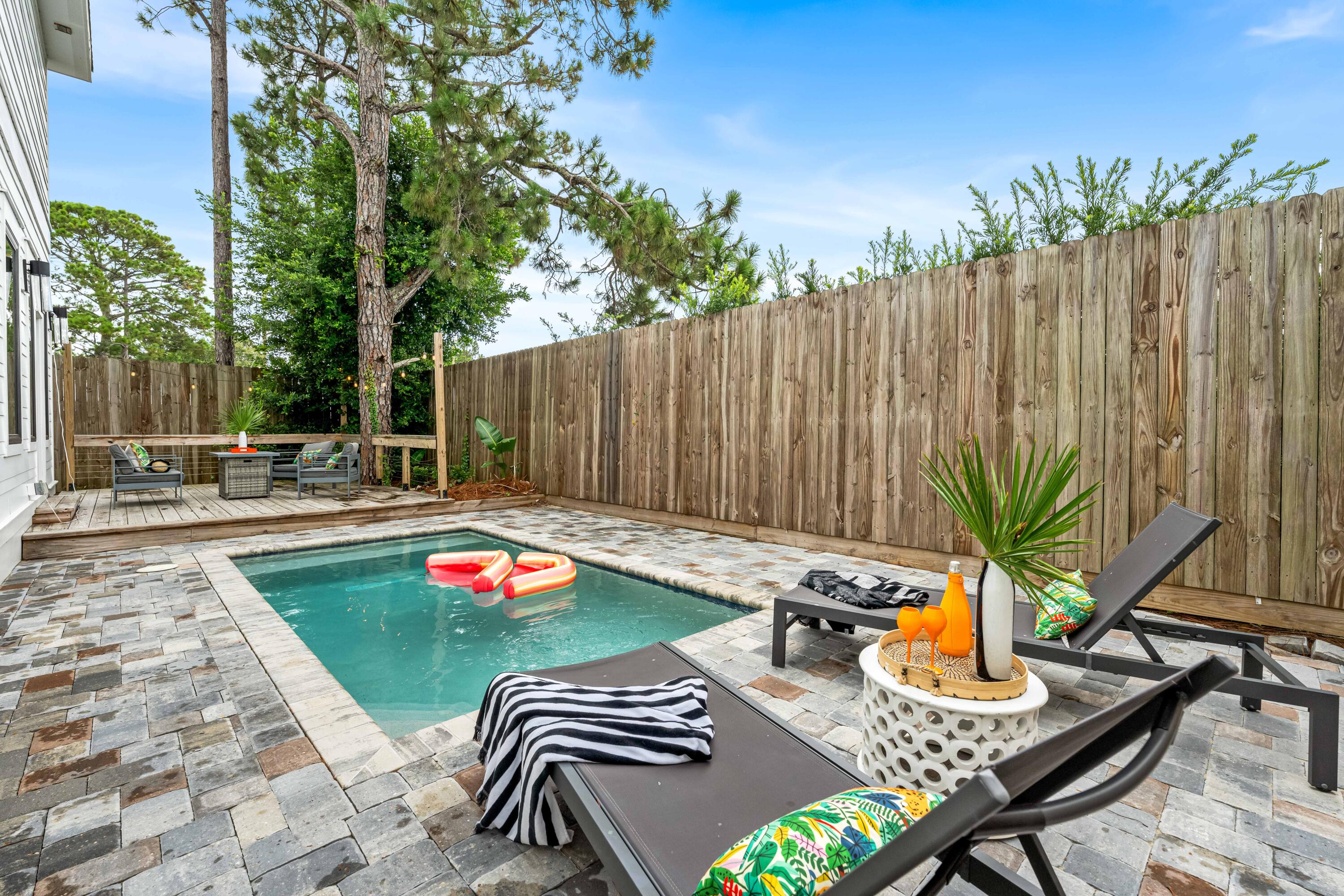 318 El Prado Place