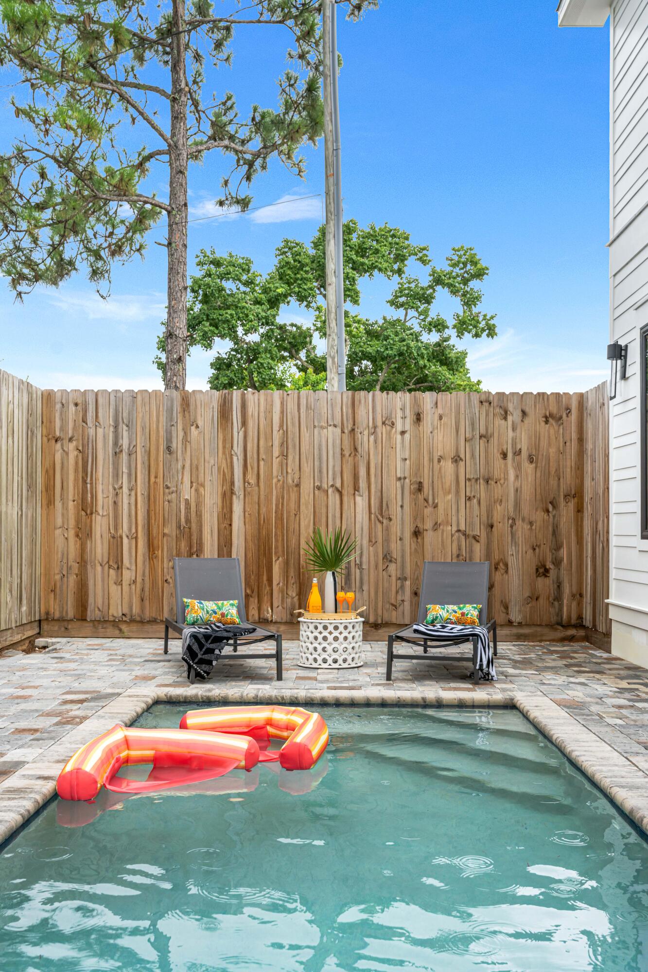 318 El Prado Place