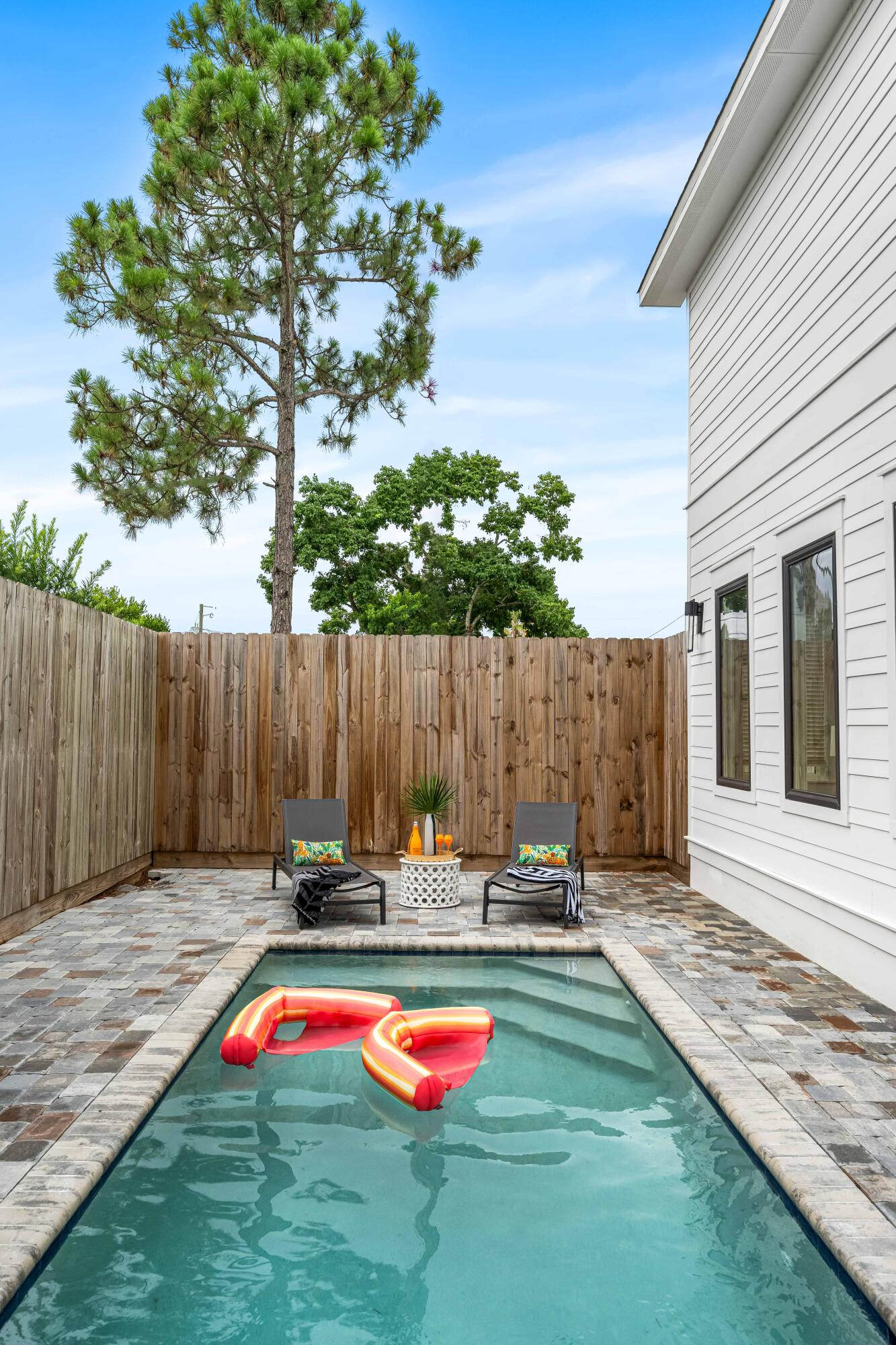 318 El Prado Place