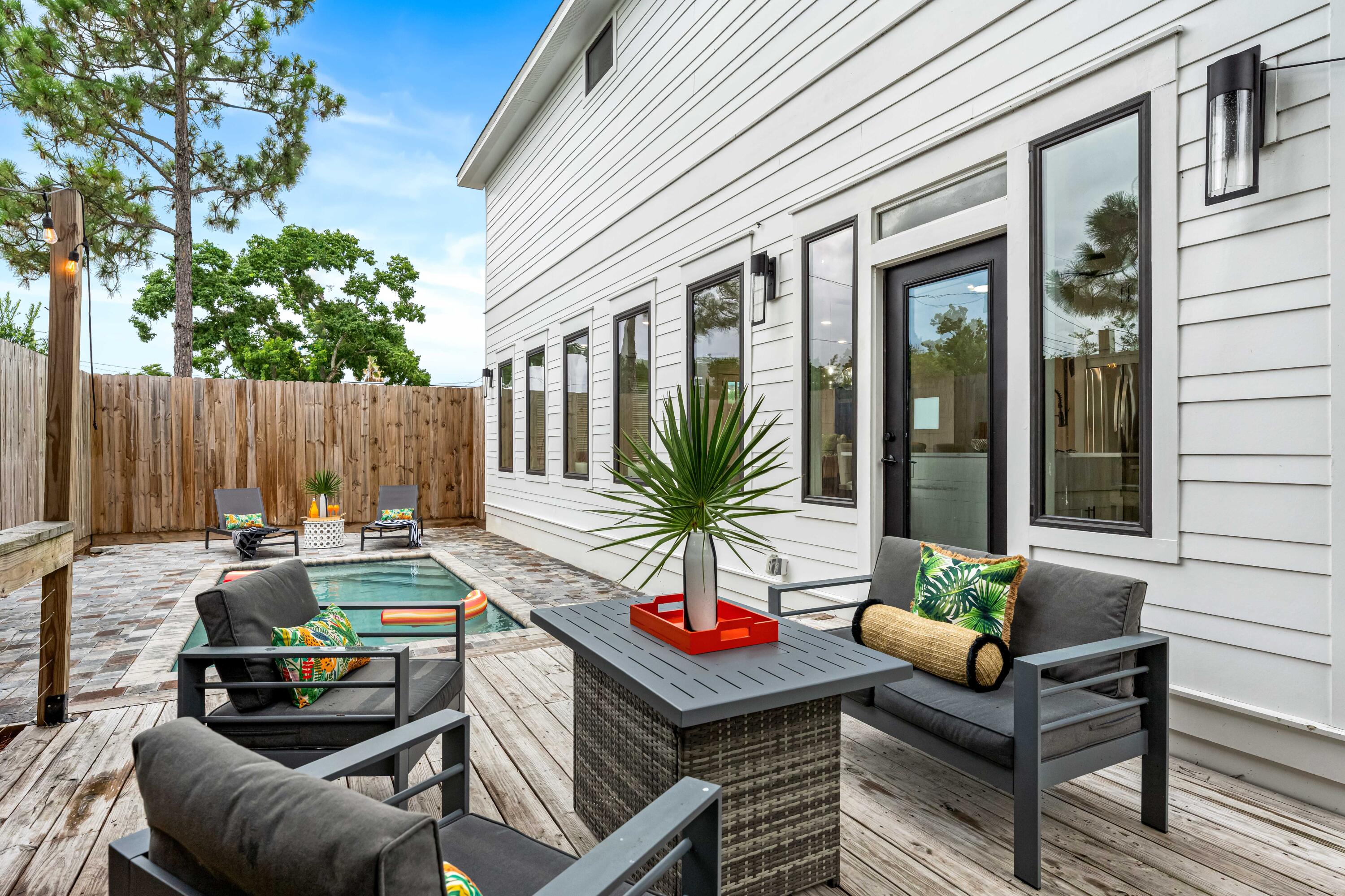 318 El Prado Place