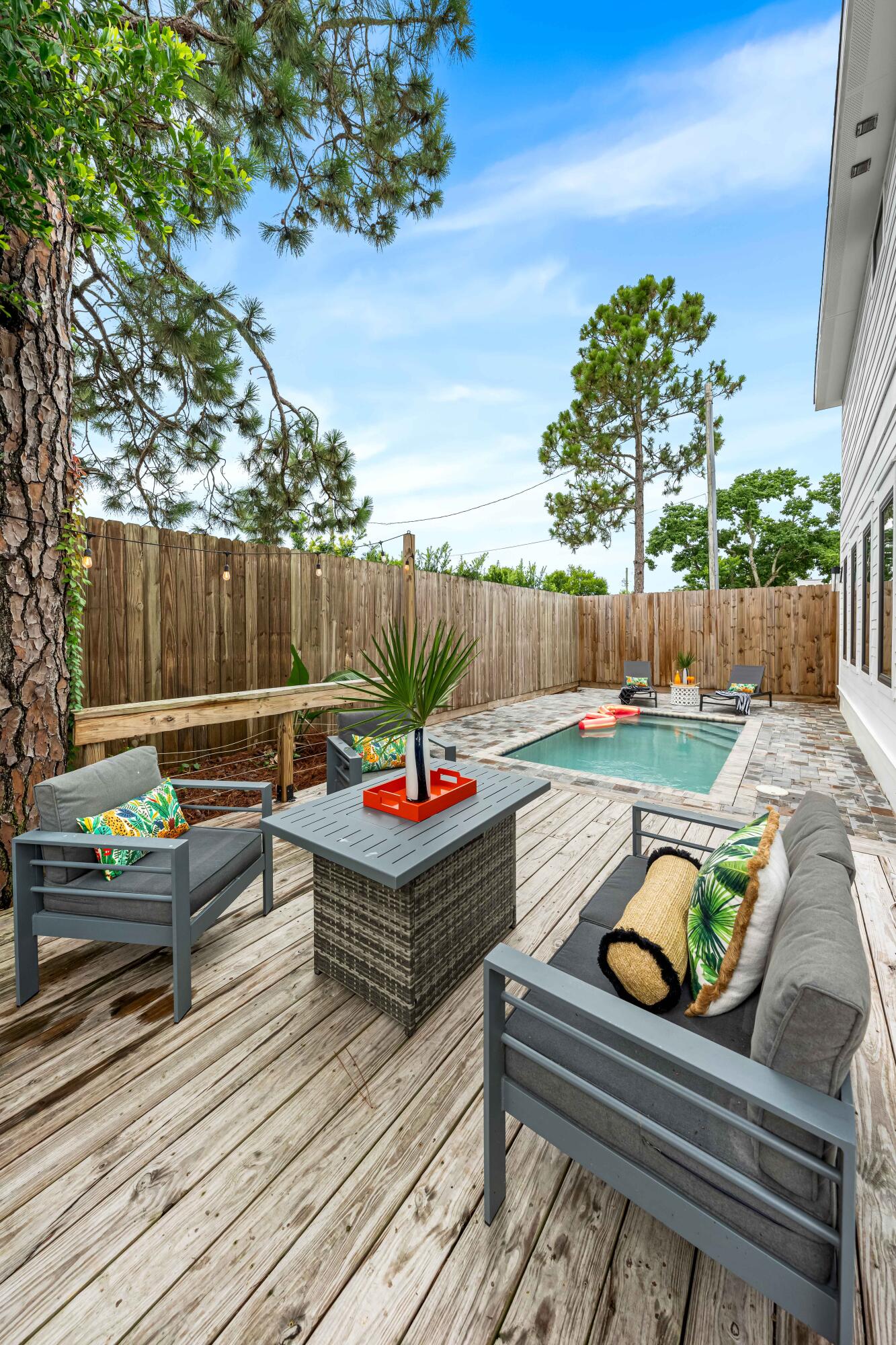 318 El Prado Place
