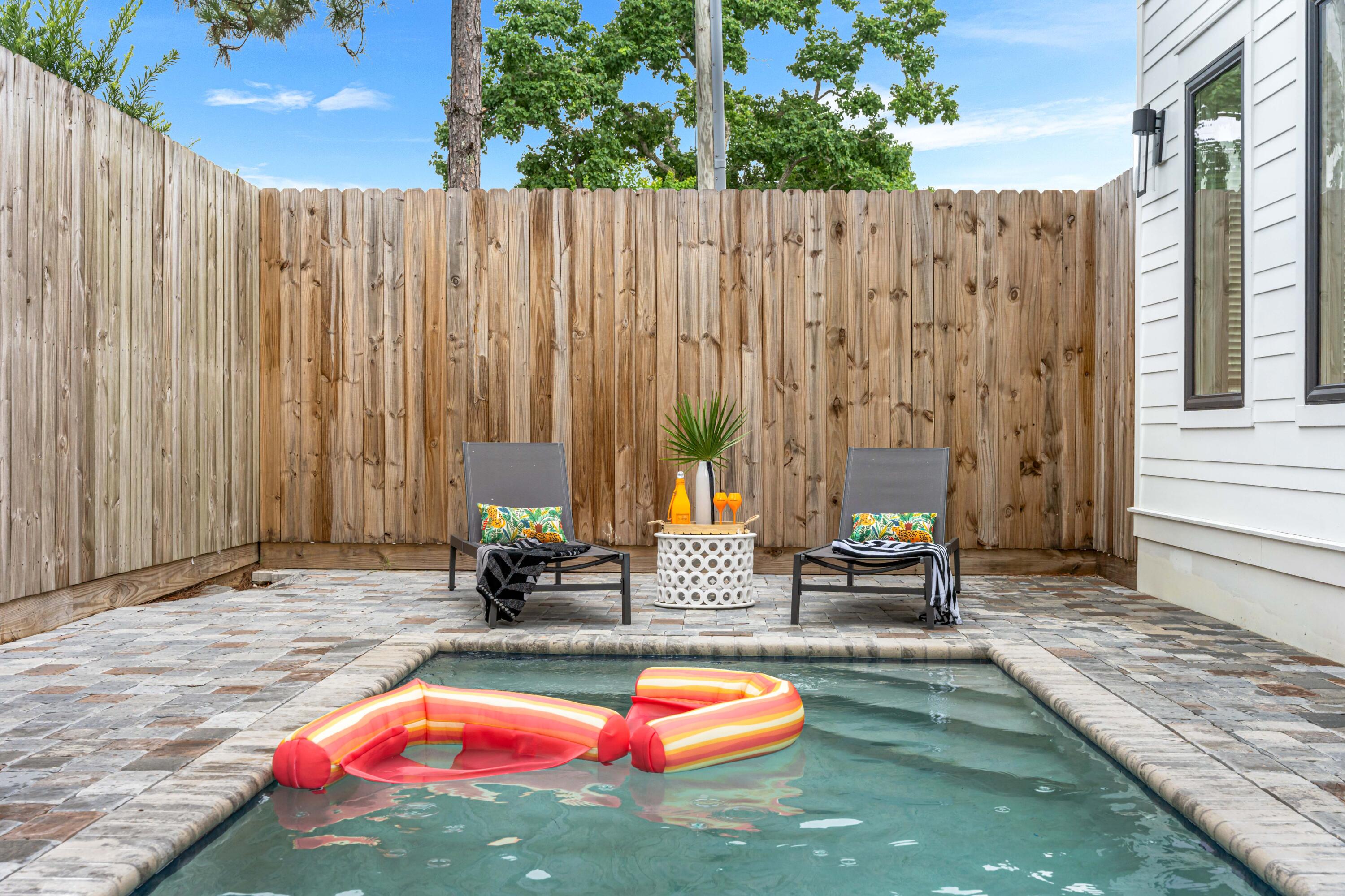 318 El Prado Place