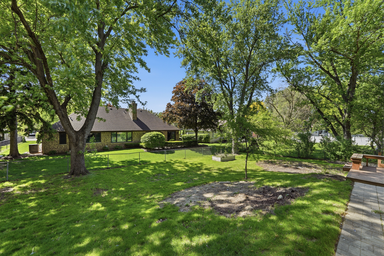 10S324 E Hampshire Lane