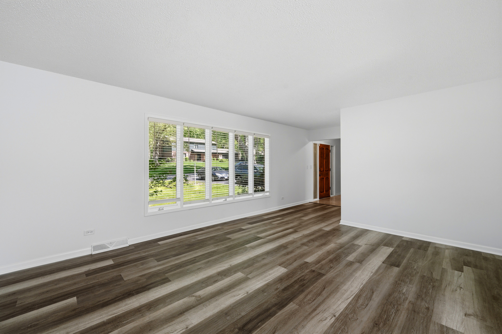 10S324 E Hampshire Lane