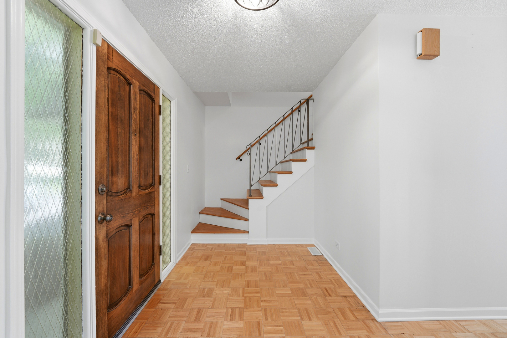 10S324 E Hampshire Lane