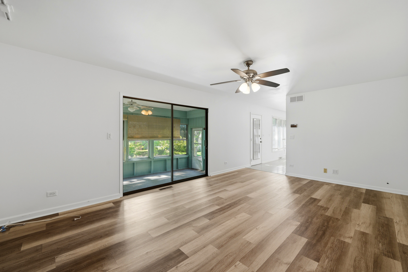 10S324 E Hampshire Lane