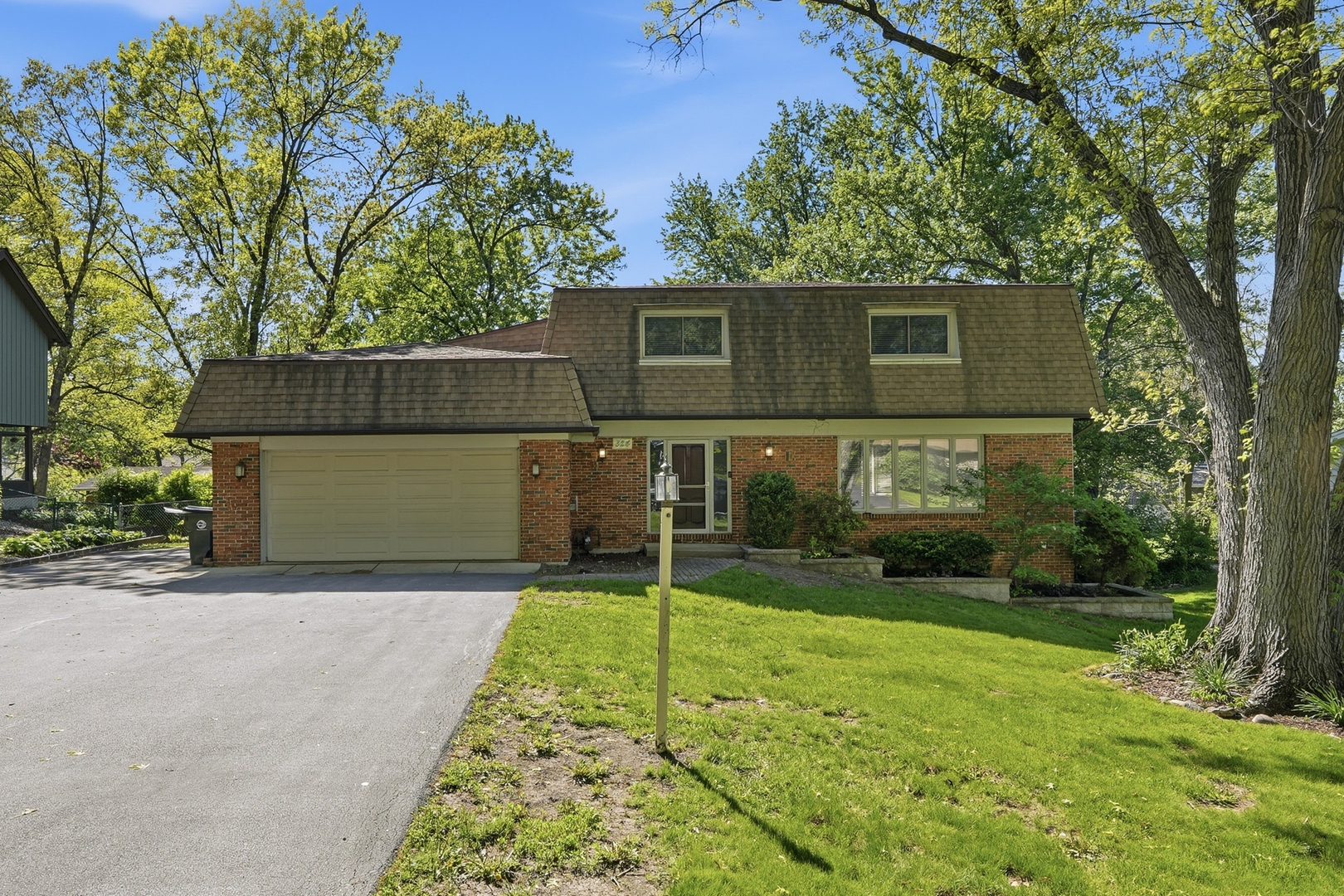 10S324 E Hampshire Lane