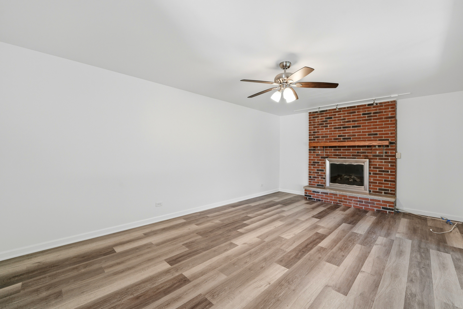 10S324 E Hampshire Lane