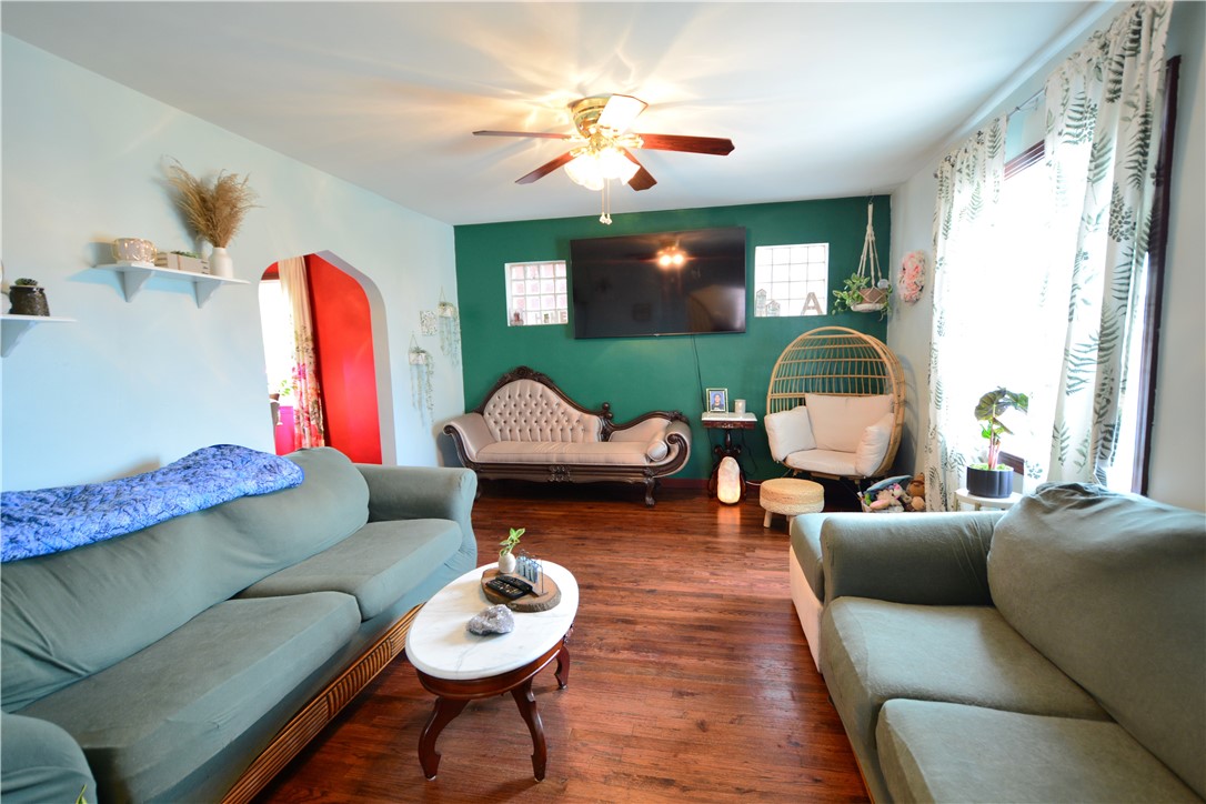 207 ERIE AVE