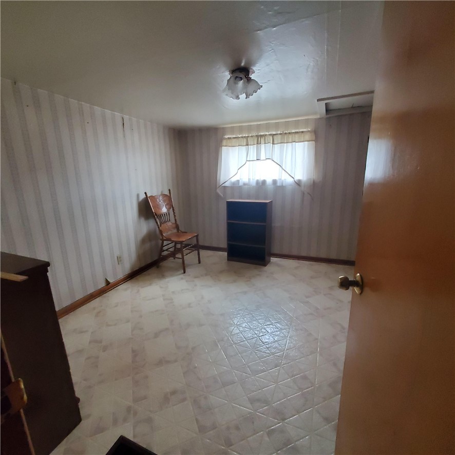 402 N Main St