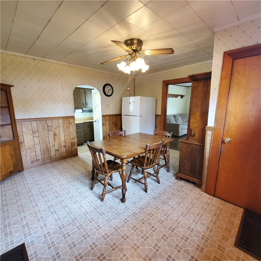 402 N Main St