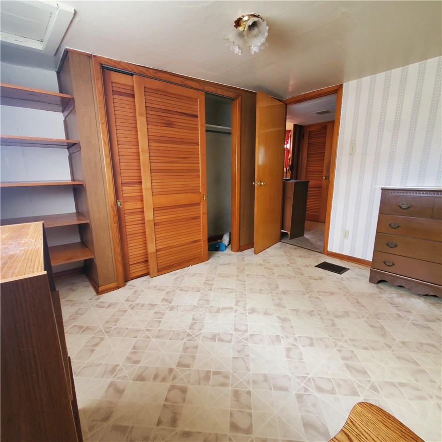 402 N Main St